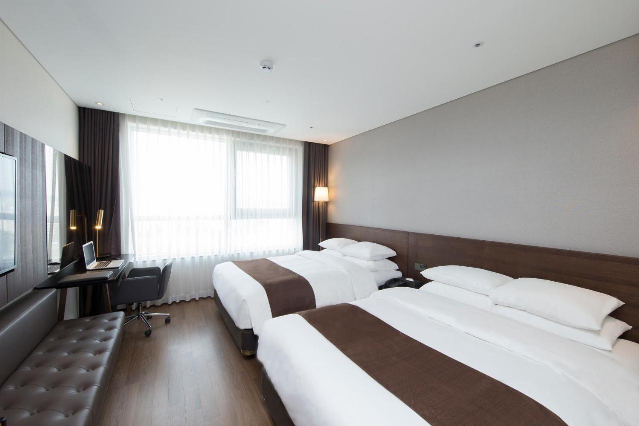 Ramada By Wyndham Daejeon Hotel Kültér fotó