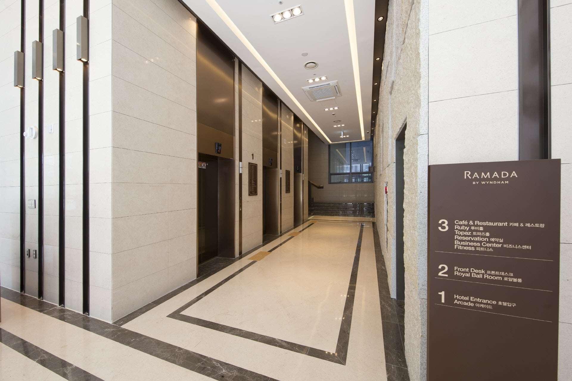 Ramada By Wyndham Daejeon Hotel Kültér fotó
