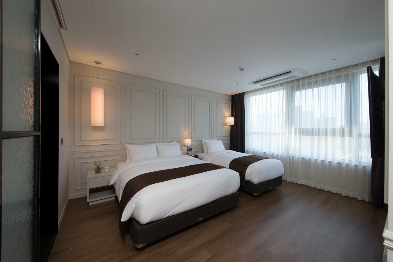 Ramada By Wyndham Daejeon Hotel Kültér fotó