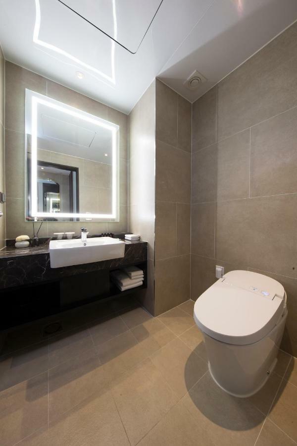 Ramada By Wyndham Daejeon Hotel Kültér fotó